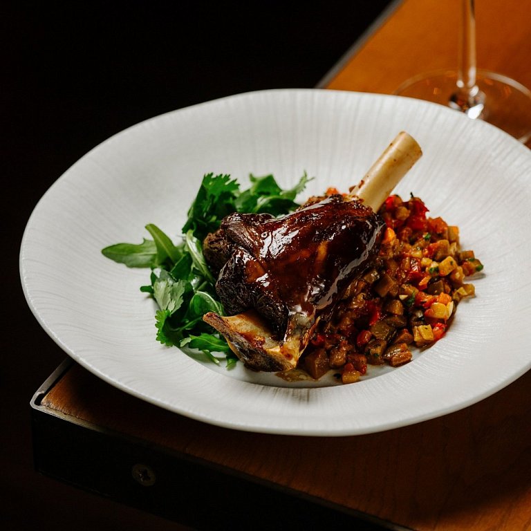 П Баранья голень с овощами аджап сандал